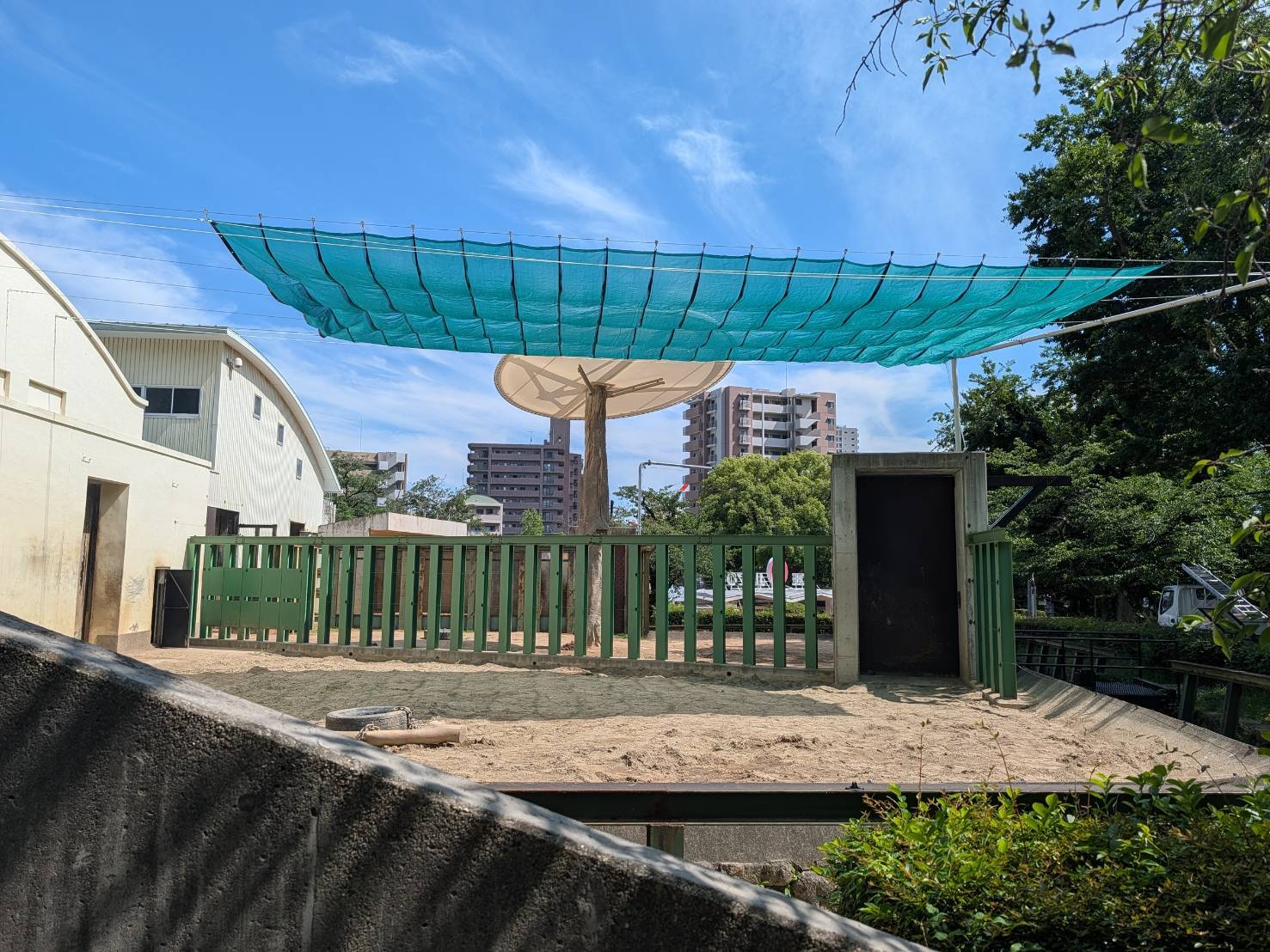 宝塚市　保育所　遮光ネット工事
